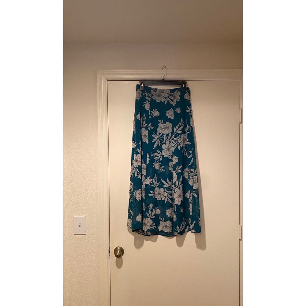 ❤️❤️ Ann Taylor The Loft Floral Skirt